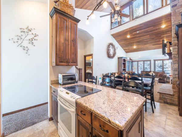 Walk to lift Vacation Condo Three Bedroom in Park City